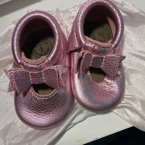 Freshly picked size 3 mini sole metallic pink